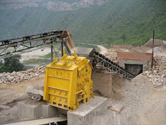 反擊式巖石破碎機出現(xiàn)問題的原因