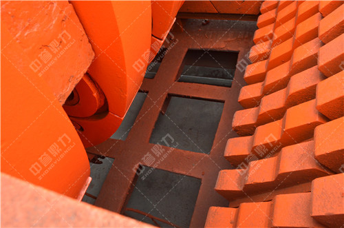 錘式破碎機錘頭材料選擇需要考慮的因素