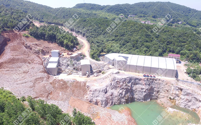 石灰石制砂生產(chǎn)線(xiàn)現(xiàn)場(chǎng)